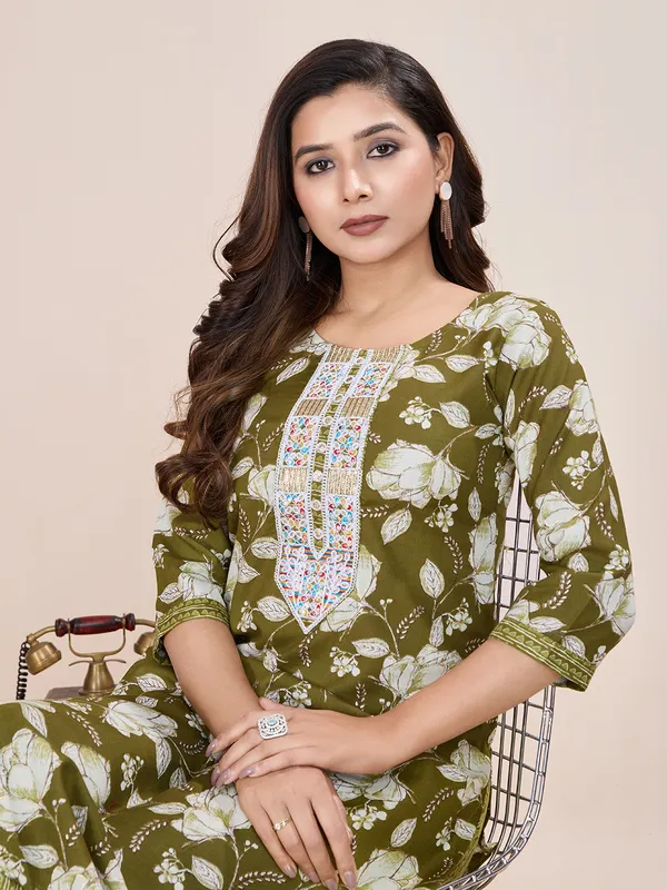 Mehandi_Cotton_Blend_Fab_Kurta_Set_For_Women