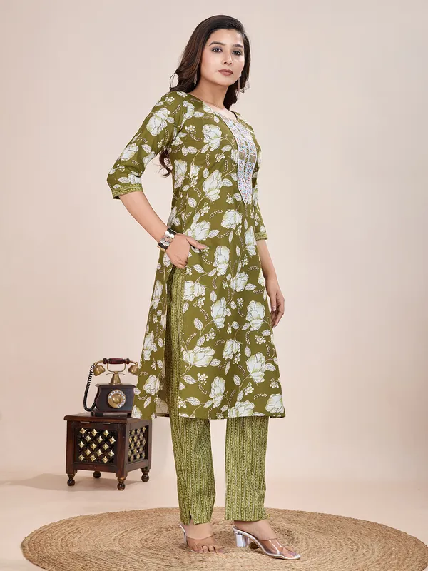 Mehandi_Cotton_Blend_Fab_Kurta_Set_For_Women