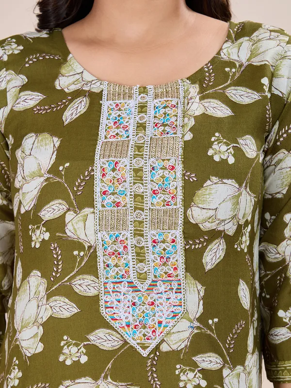 Mehandi_Cotton_Blend_Fab_Kurta_Set_For_Women