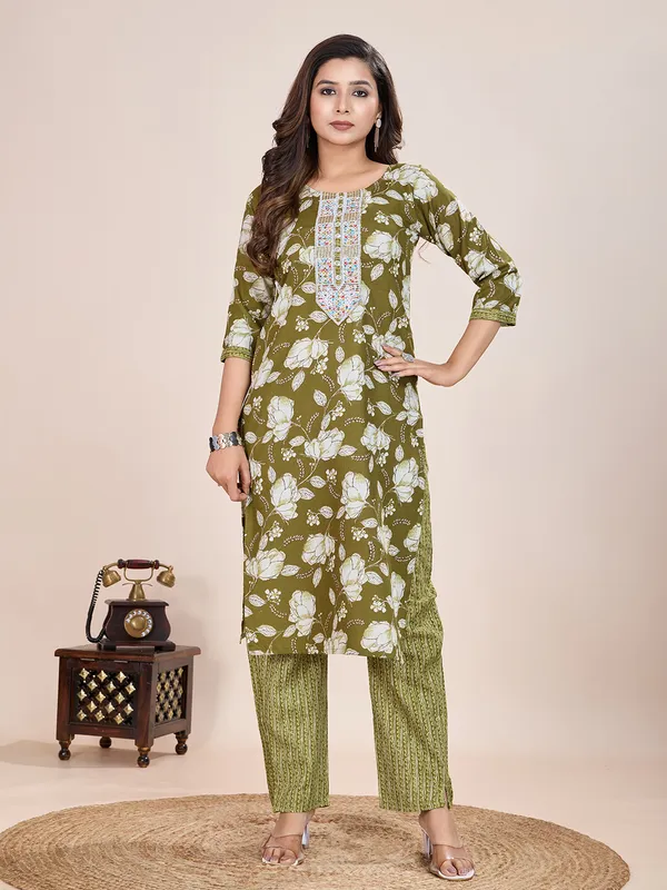 Mehandi_Cotton_Blend_Fab_Kurta_Set_For_Women