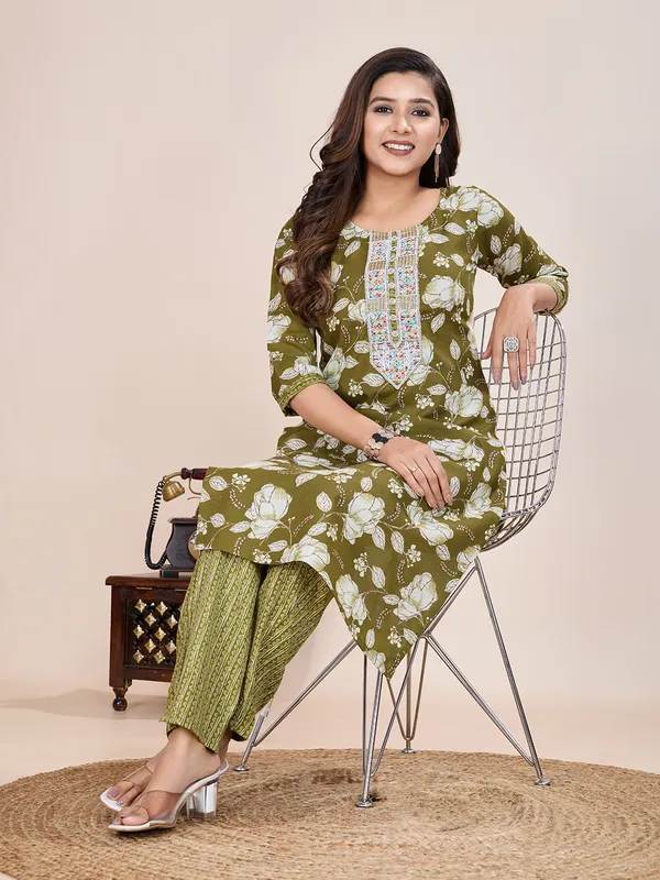 Mehandi_Cotton_Blend_Fab_Kurta_Set_For_Women