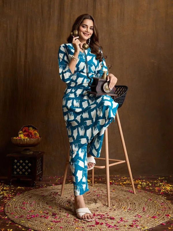 Rama_Cotton_Blend_Jaguar_Kurta_Set_For_Women
