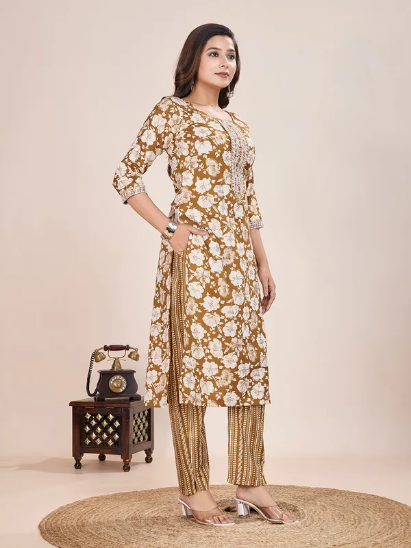 Beige_Cotton_Blend_Meena_Kurta_Set_For_Women
