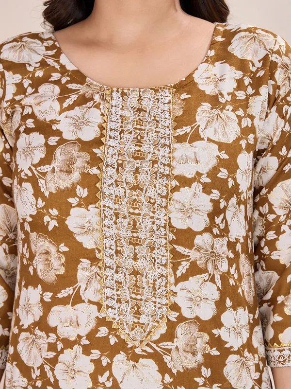 Beige_Cotton_Blend_Meena_Kurta_Set_For_Women