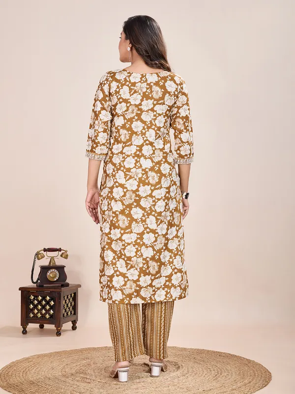 Beige_Cotton_Blend_Meena_Kurta_Set_For_Women