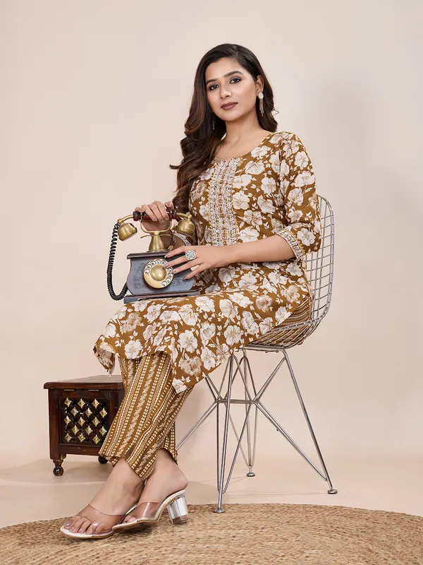 Beige_Cotton_Blend_Meena_Kurta_Set_For_Women