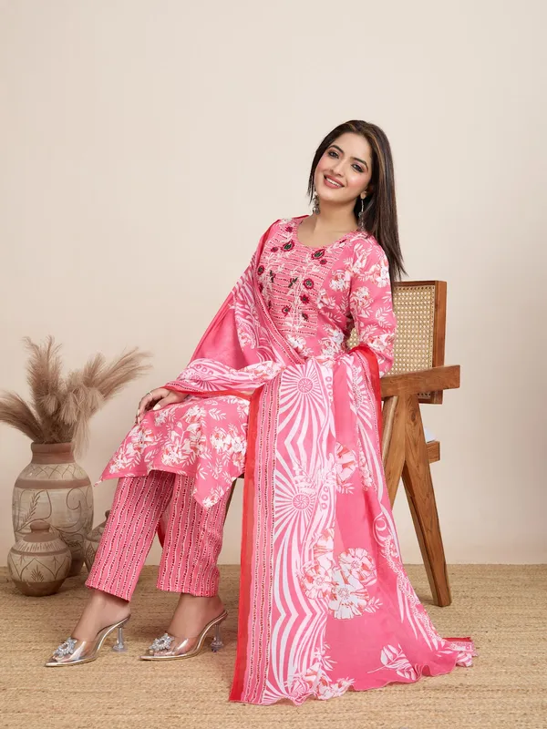 Pink_Cotton_Blend_Punch_Kurta_Set_For_Women