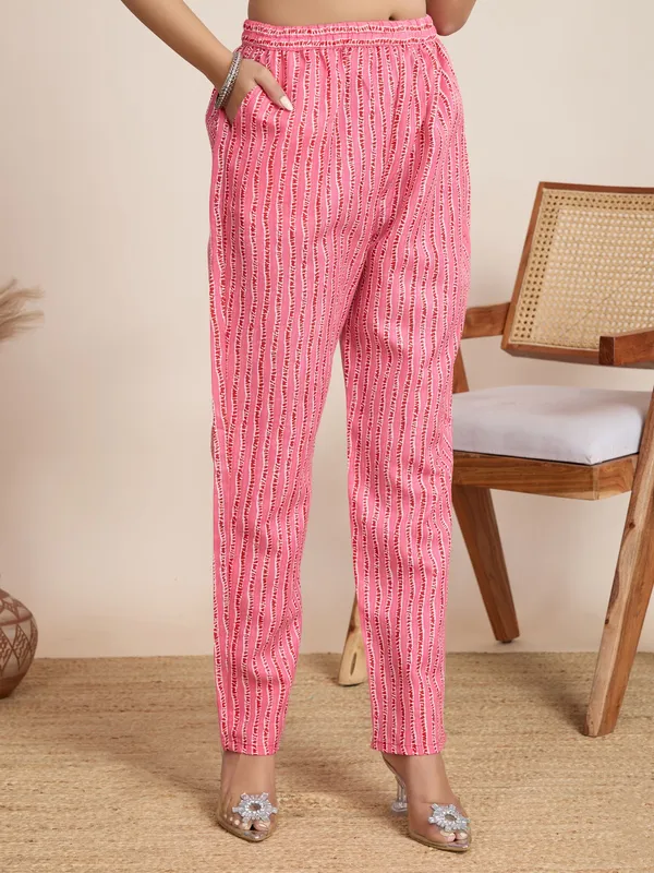 Pink_Cotton_Blend_Punch_Kurta_Set_For_Women