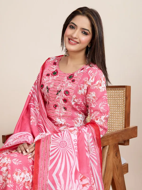 Pink_Cotton_Blend_Punch_Kurta_Set_For_Women