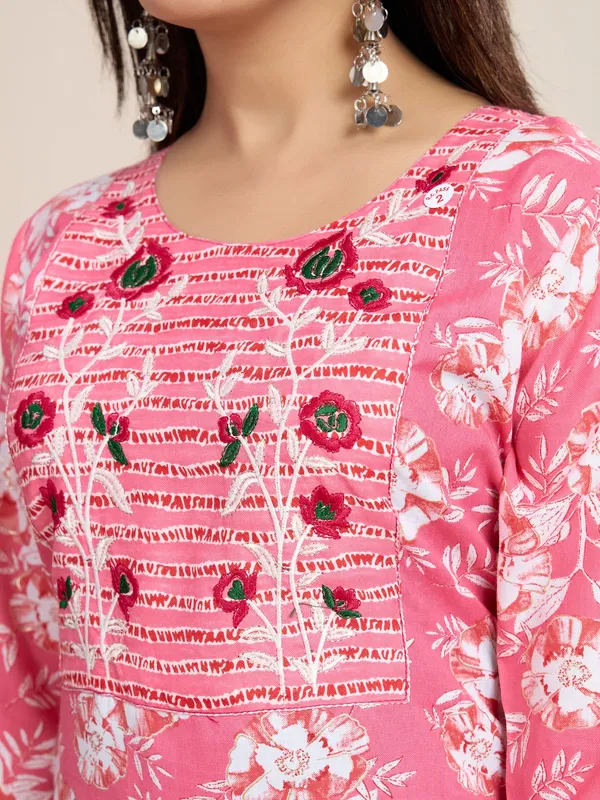 Pink_Cotton_Blend_Punch_Kurta_Set_For_Women