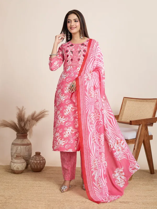 Pink_Cotton_Blend_Punch_Kurta_Set_For_Women