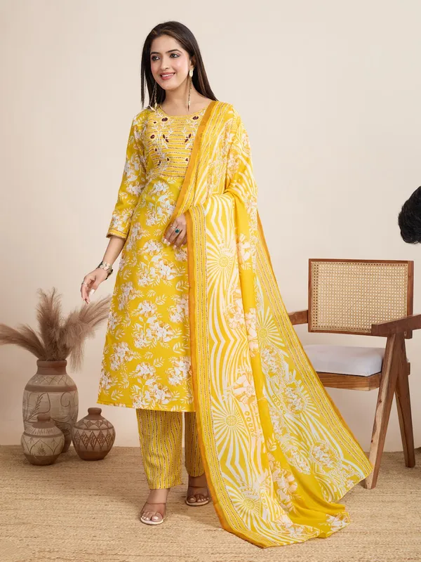 Yellow_Cotton_Blend_Punch_Kurta_Set_For_Women