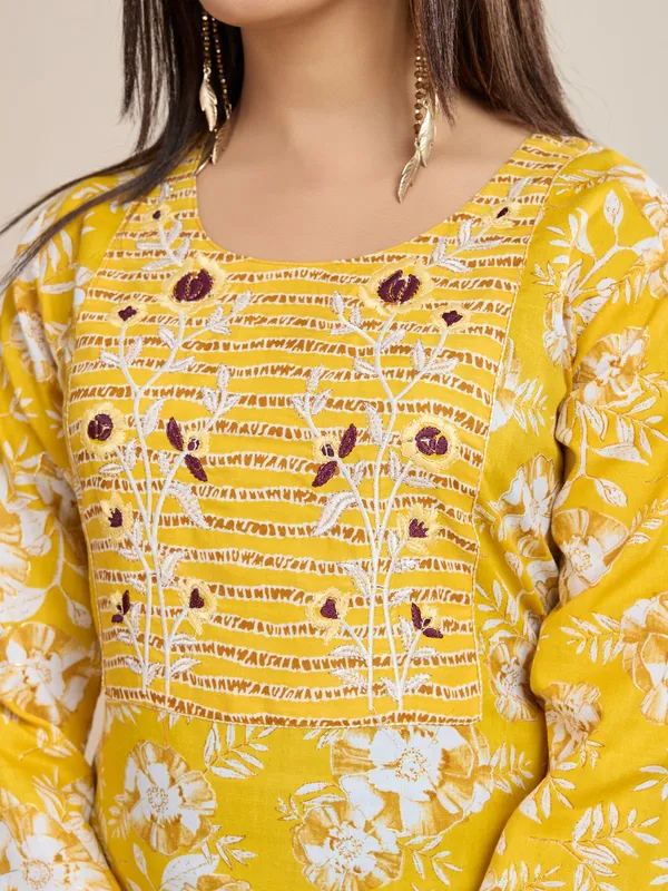 Yellow_Cotton_Blend_Punch_Kurta_Set_For_Women