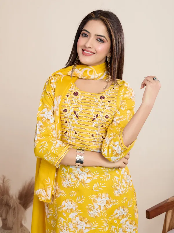 Yellow_Cotton_Blend_Punch_Kurta_Set_For_Women