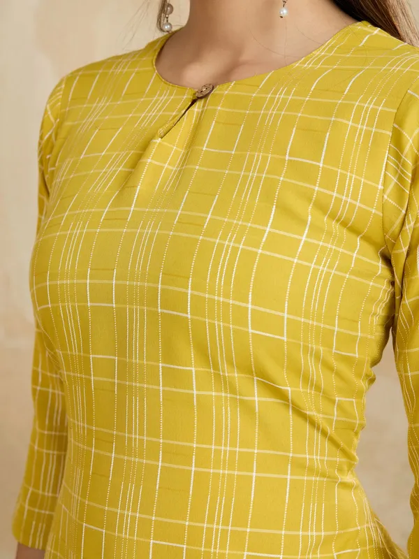 Yellow_Cotton_Blend_Rashi_Kurta_Set_For_Women