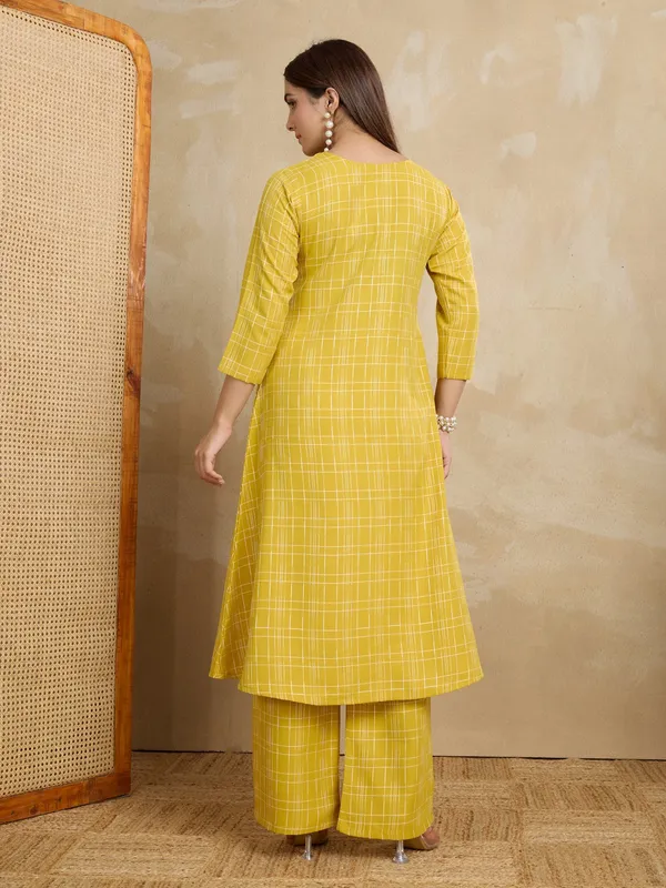 Yellow_Cotton_Blend_Rashi_Kurta_Set_For_Women