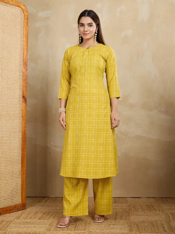 Yellow_Cotton_Blend_Rashi_Kurta_Set_For_Women
