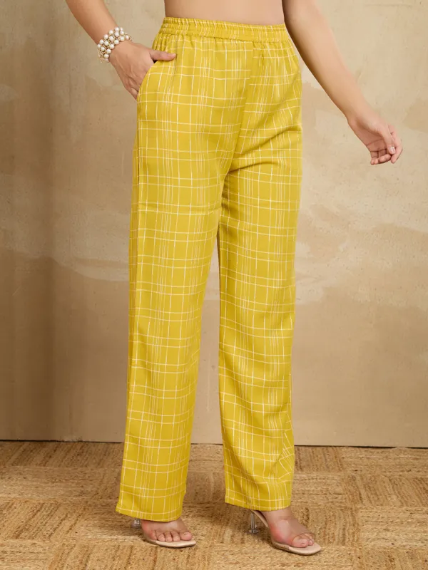 Yellow_Cotton_Blend_Rashi_Kurta_Set_For_Women