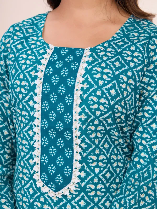 Blue_Cotton_Blend_Stree_Kurta_Set_For_Women