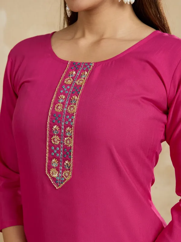 Pink_Cotton_Blend_Swara_Kurta_Set_For_Women