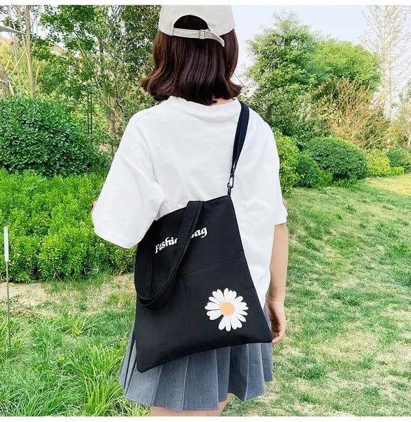 Black_Canvas_Handbag_For_Women