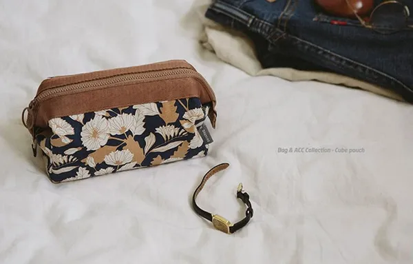 Brown-Daisy_Polyester_Fabric_Toiletry_Bag