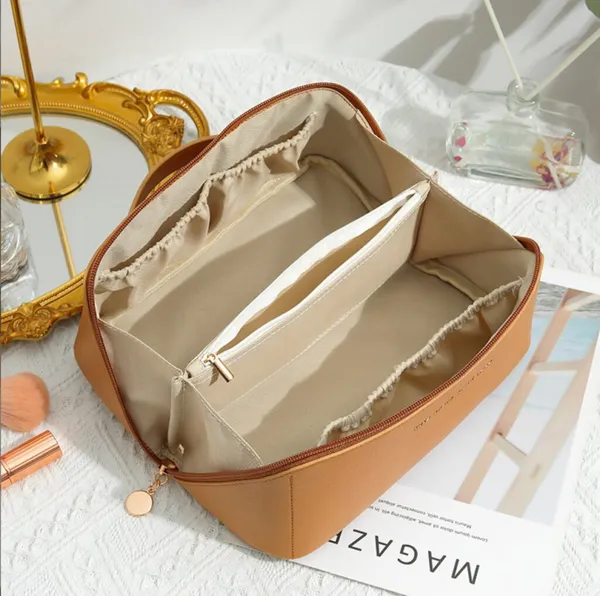 Brown_Large_Capacity_Cosmetic_Bag