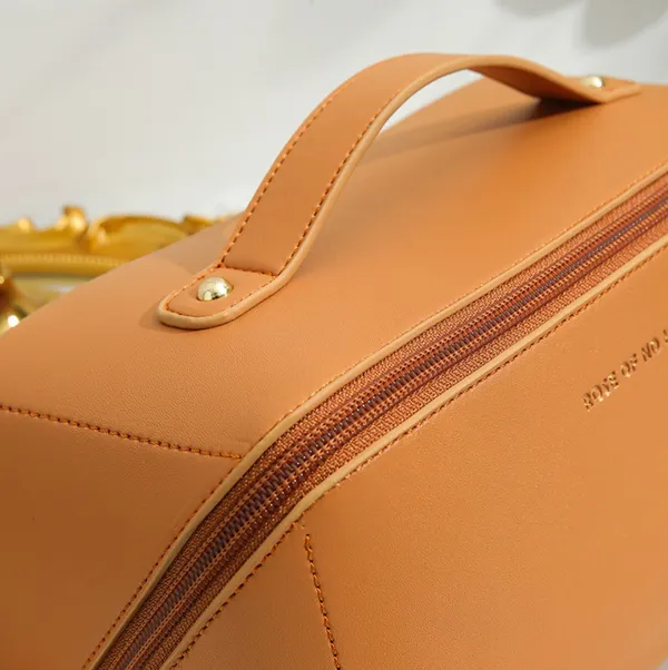 Brown_Large_Capacity_Cosmetic_Bag