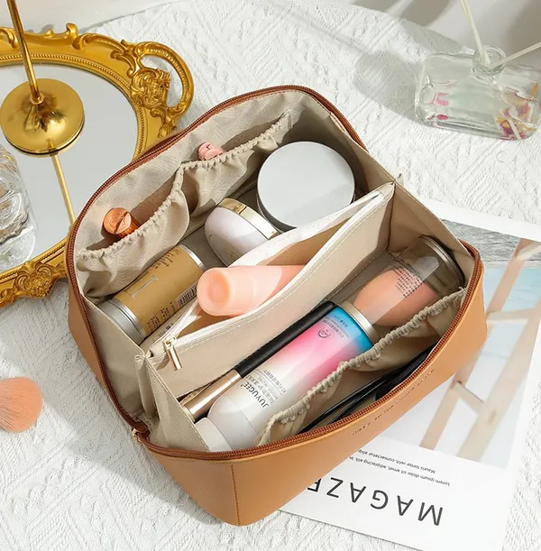 Brown_Large_Capacity_Cosmetic_Bag