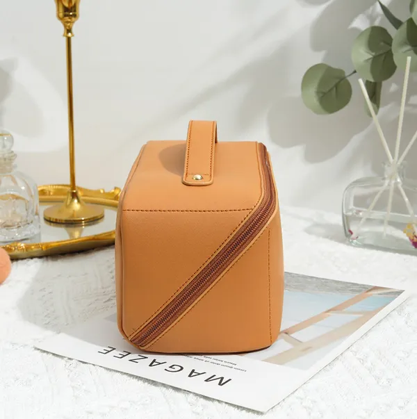 Brown_Large_Capacity_Cosmetic_Bag