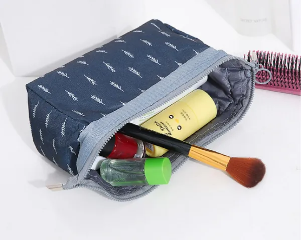 Blue_Feathers_Polyester_Fabric_Toiletry_Bag