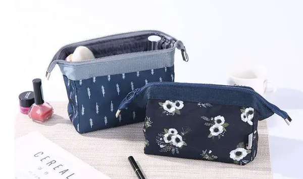 Blue_Feathers_Polyester_Fabric_Toiletry_Bag