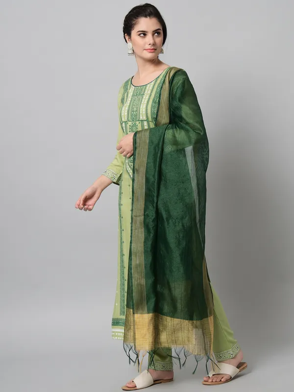 Light_green_printed_kurta_and_trouser_set