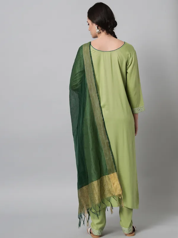 Light_green_printed_kurta_and_trouser_set