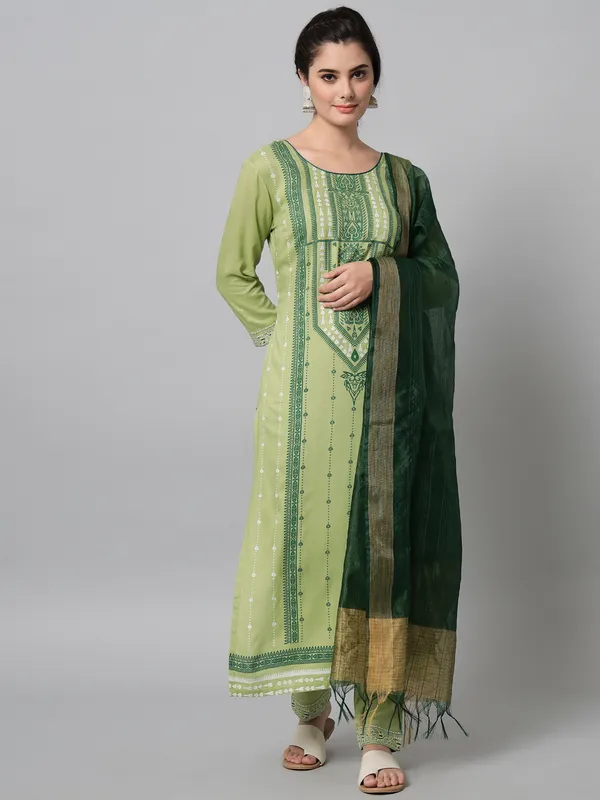 Light_green_printed_kurta_and_trouser_set