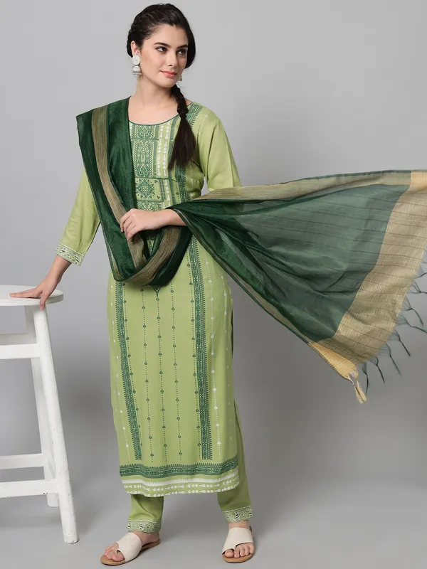 Light_green_printed_kurta_and_trouser_set