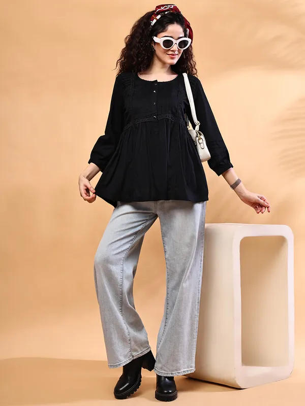 TOP_with_lace_detailing_BLACK_RAYON