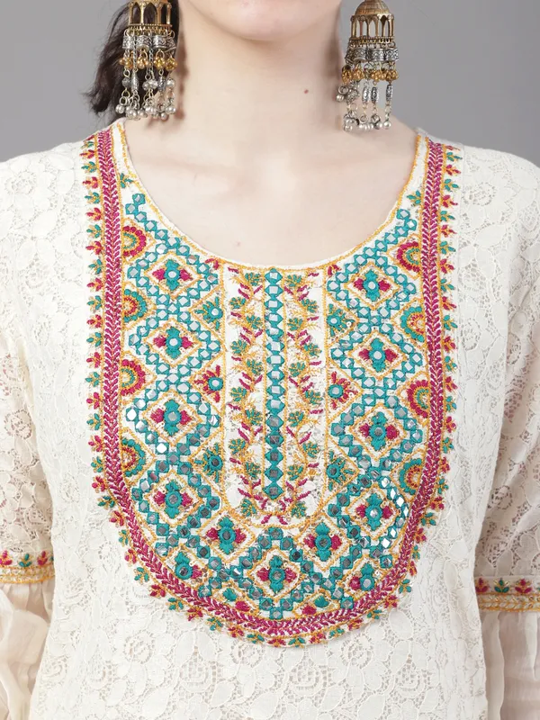 Embroidered_Kurta_Set_In_Schiffle