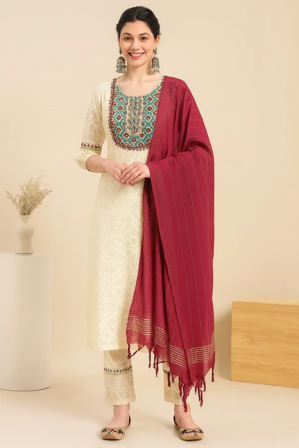 Embroidered_Kurta_Set_In_Schiffle