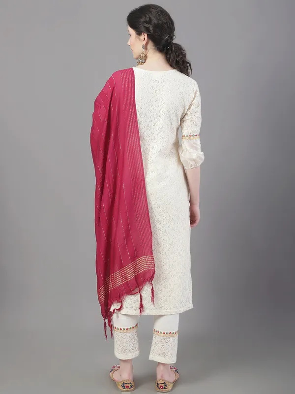 Embroidered_Kurta_Set_In_Schiffle