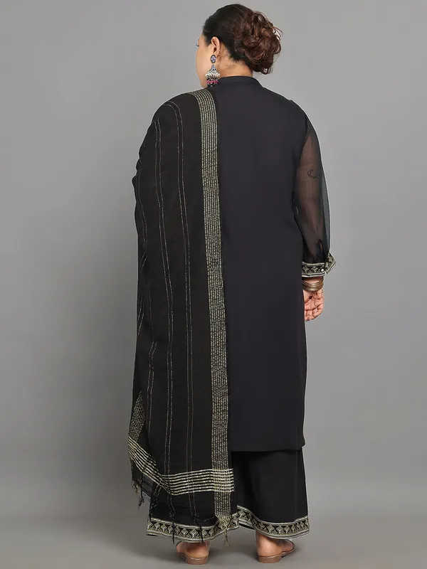 Black_Rayon_Skd_With_Mandarin_Collar_&_Placement_Print