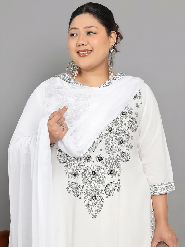 Off_White_Premium_Viscose_Rayon_Three_Fourth_Sleeves_Kurta_Set_For_Women_(Pack_Of_3)_|_Till_6XL