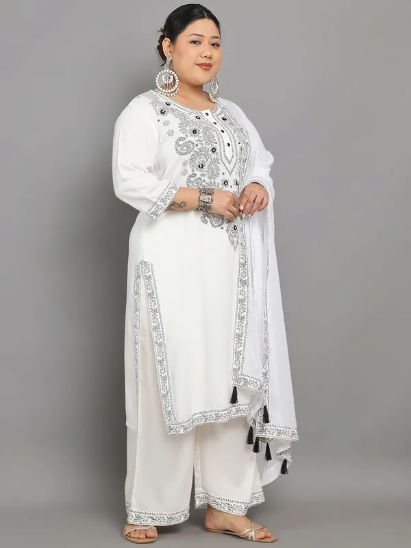 Off_White_Premium_Viscose_Rayon_Three_Fourth_Sleeves_Kurta_Set_For_Women_(Pack_Of_3)_|_Till_6XL