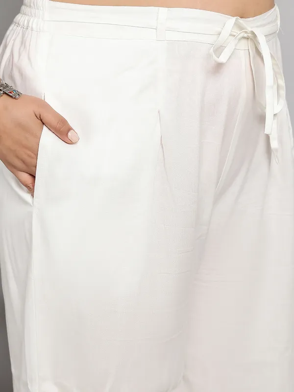 Off_White_Premium_Viscose_Rayon_Three_Fourth_Sleeves_Kurta_Set_For_Women_(Pack_Of_3)_|_Till_6XL