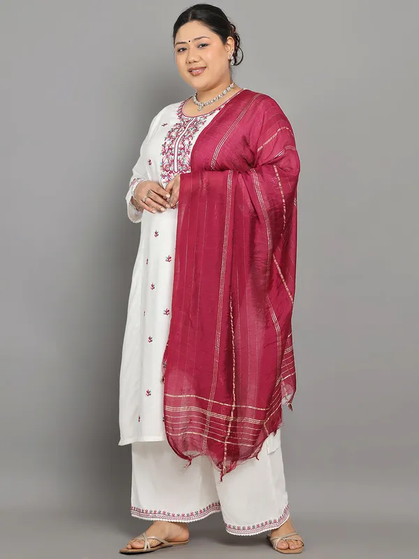 Off_White_Premium_Viscose_Rayon_Three_Fourth_Sleeves_Kurta_Set_For_Women_(Pack_Of_3)_|_Till_6XL