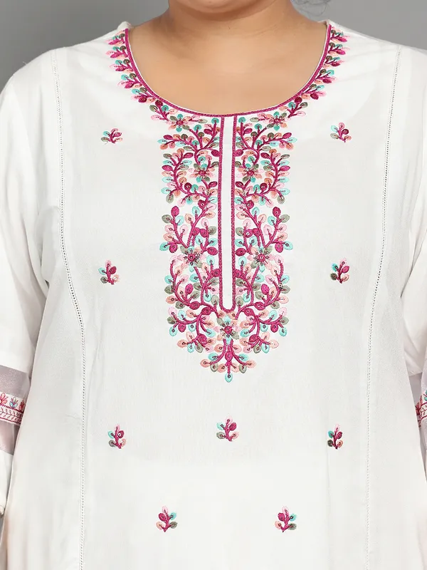 Off_White_Premium_Viscose_Rayon_Three_Fourth_Sleeves_Kurta_Set_For_Women_(Pack_Of_3)_|_Till_6XL
