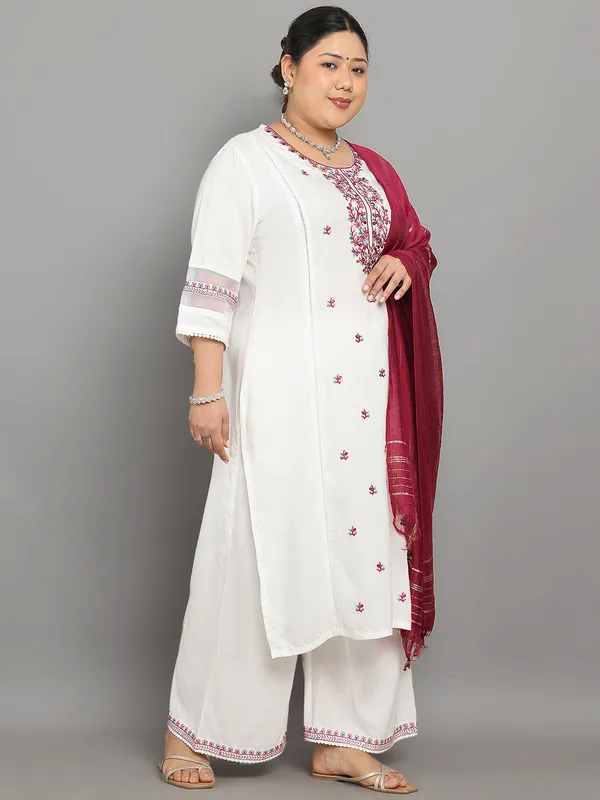 Off_White_Premium_Viscose_Rayon_Three_Fourth_Sleeves_Kurta_Set_For_Women_(Pack_Of_3)_|_Till_6XL