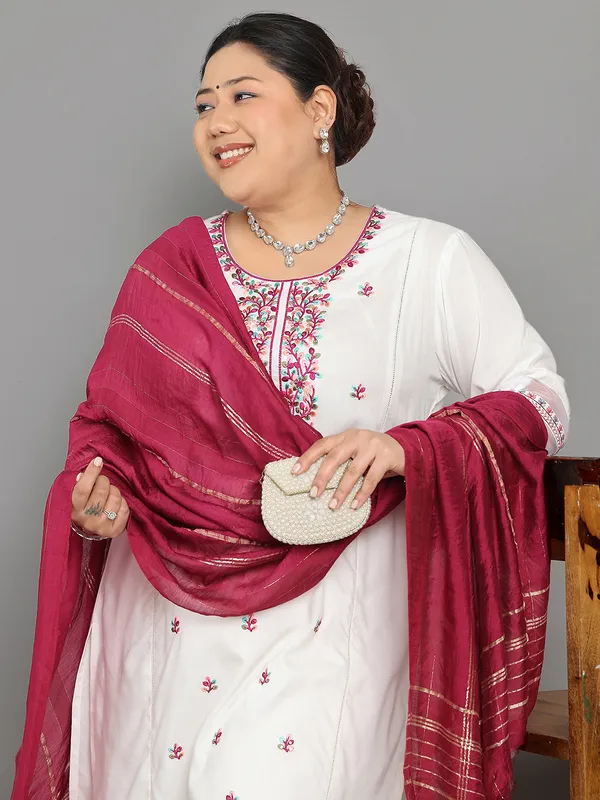 Off_White_Premium_Viscose_Rayon_Three_Fourth_Sleeves_Kurta_Set_For_Women_(Pack_Of_3)_|_Till_6XL
