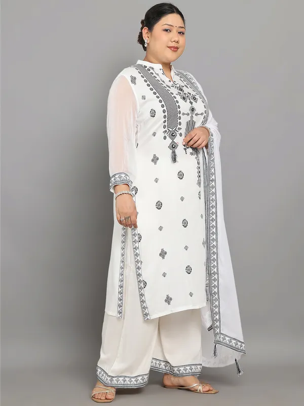White_Rayon_Skd_With_Mandarin_Collar_&_Placement_Print