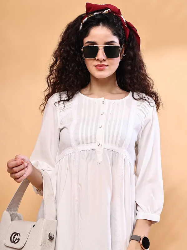 TOP_with_lace_detailing_WHITE_RAYON